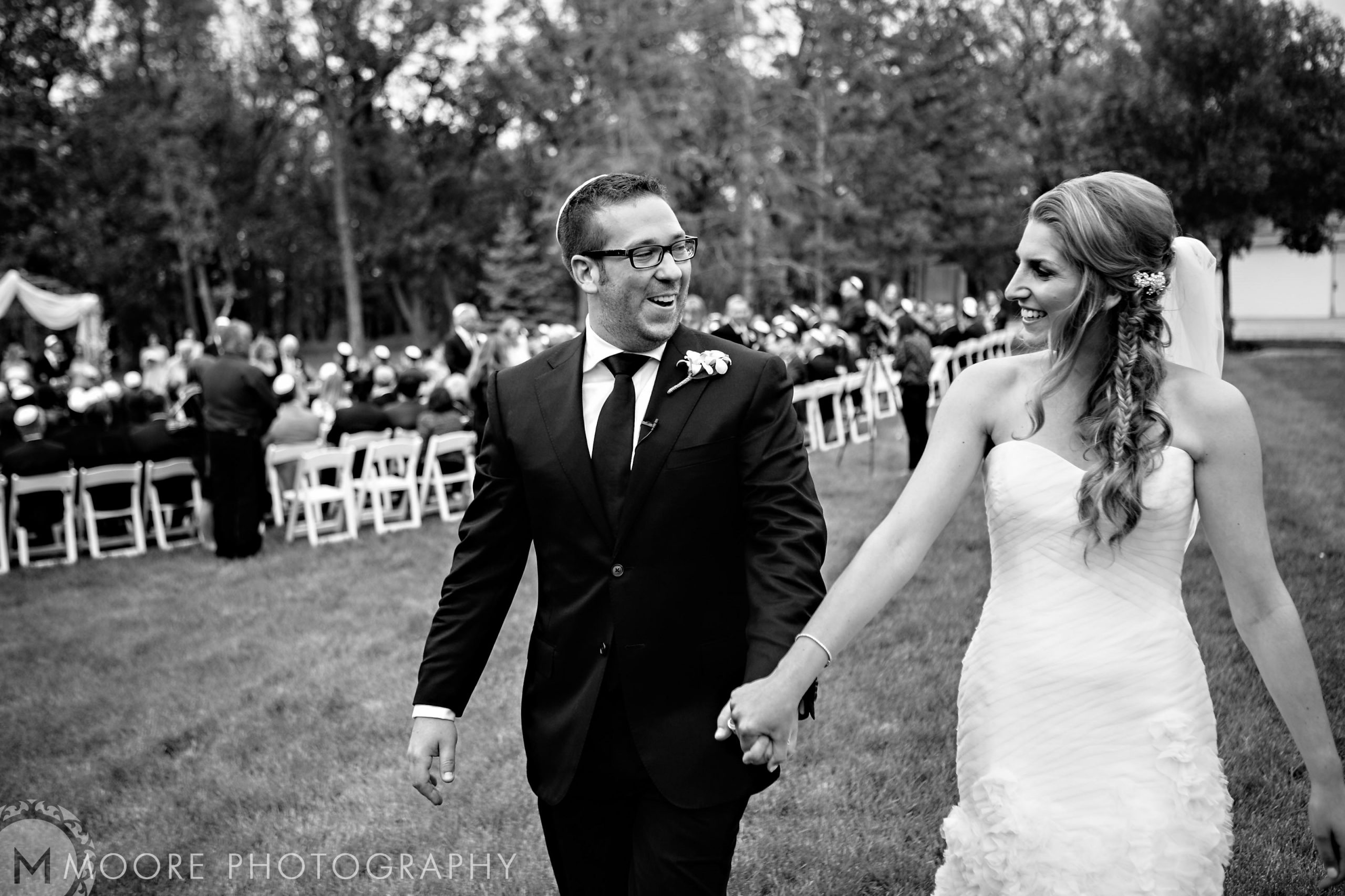 Rainy Jewish Wedding in Winnipeg at The Gates on Roblin